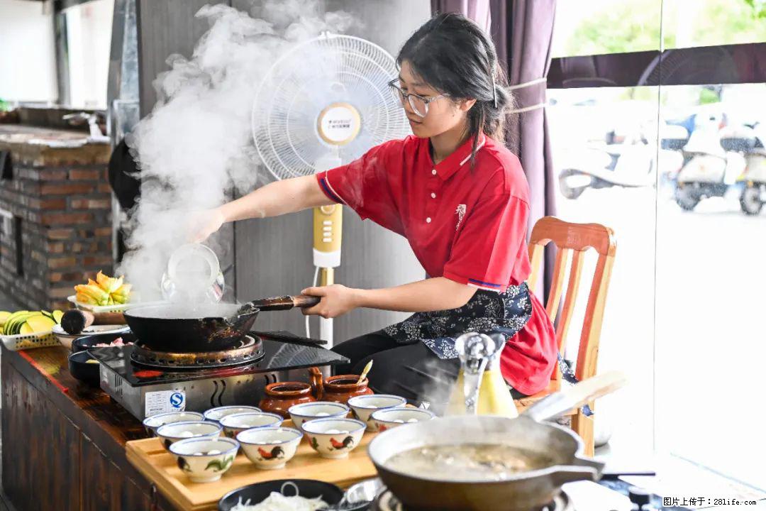 全网追的“扁担女孩”，找了一份暑假工，时薪12元 - 南昌生活资讯 - 南昌28生活网 nc.28life.net